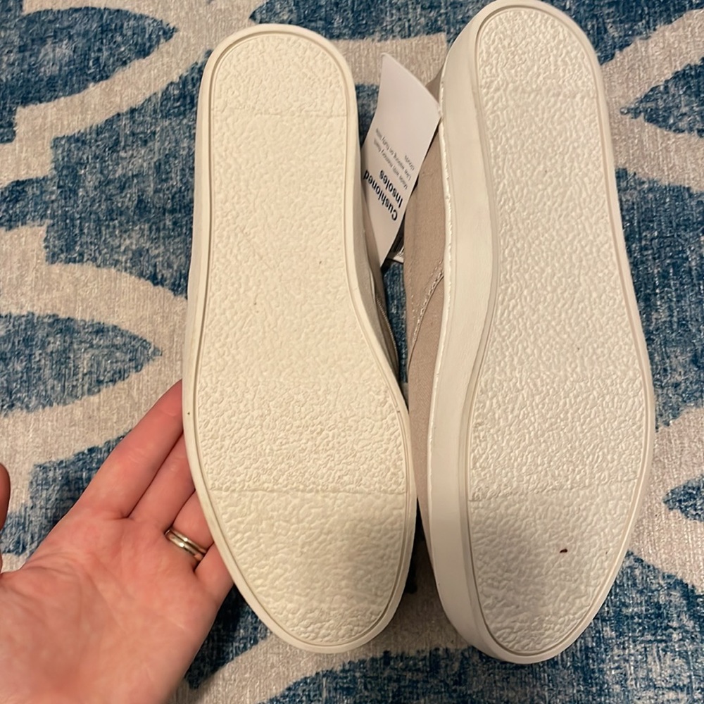 Slip ons - Picture 2 of 3